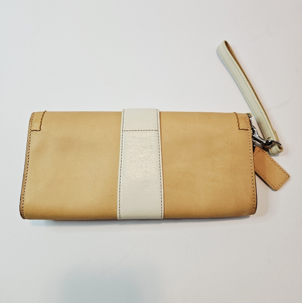 Coach Hampton Leather Beige White Wristlet Clutch Buckle Logo Charm 6694 - Picture 3 of 11